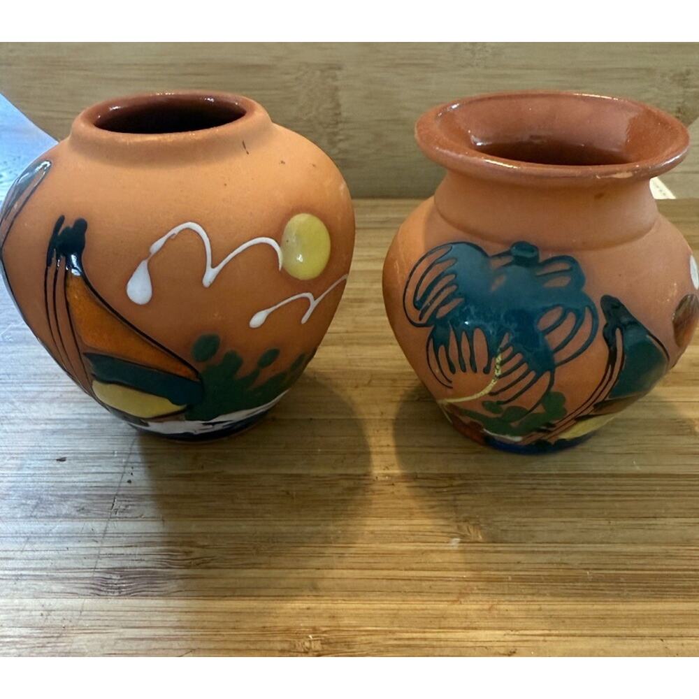 Hand painted clay pottery Bud vase vessel Dominican Republic 3” Tall Set Of 2